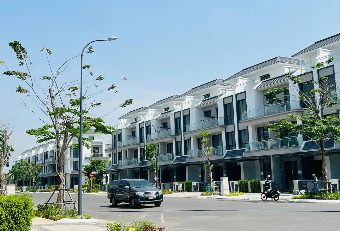 image-dot-pha-dau-tu-voi-gladia-the-waters-00